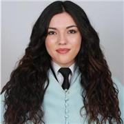 Licenciada en Lenguas Modernas y sus Literaturas, especialista en la enseñanza de lenguas y literatura